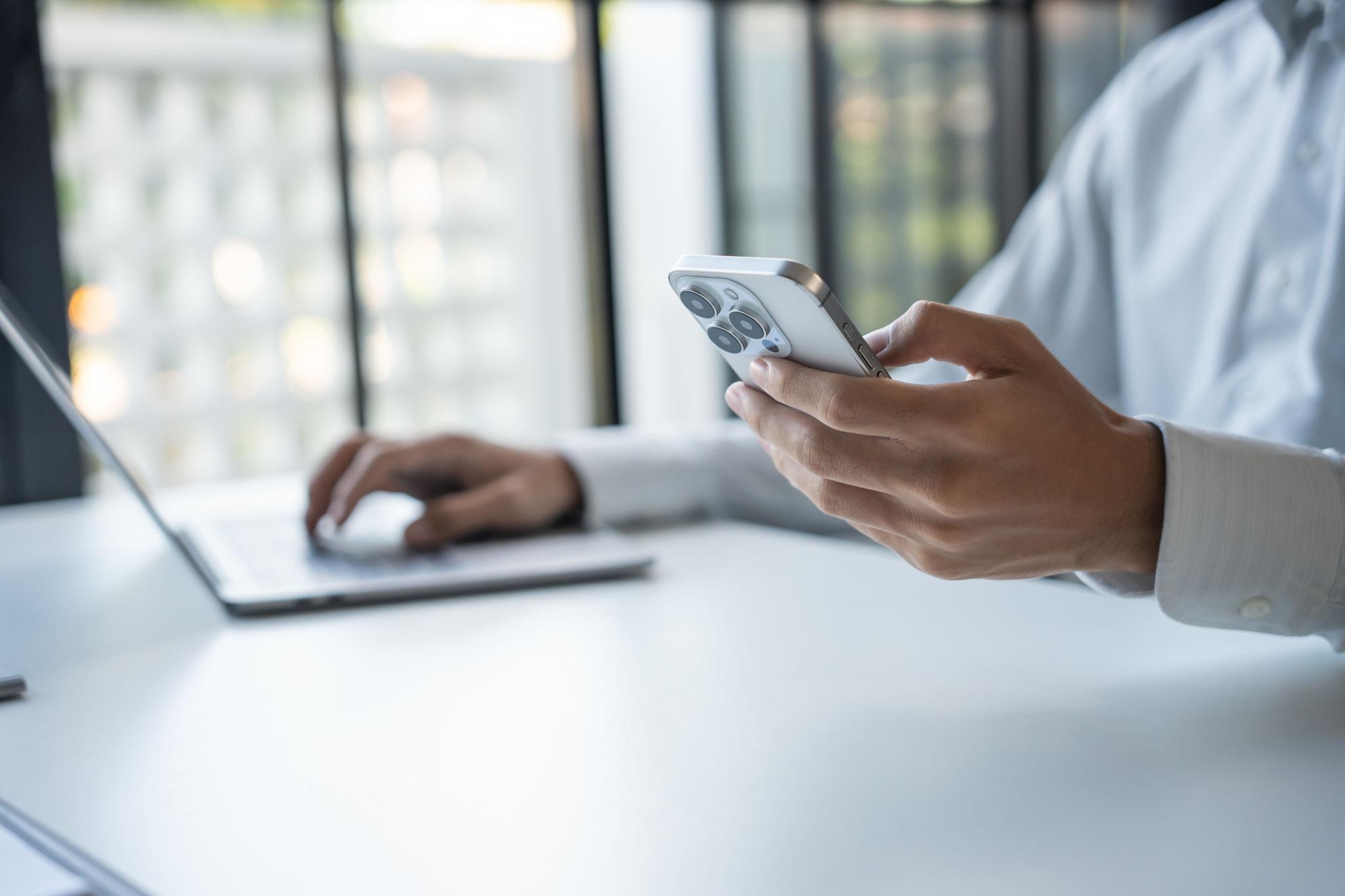 Vale a Pena Ter o Último iPhone? Entenda Quando Fazer a Troca de Aparelho — Bateria, Autonomia e o Custo Oculto